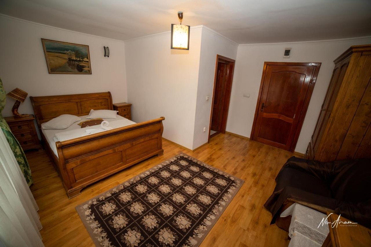 Casa Binu Hotel Arieşeni Buitenkant foto
