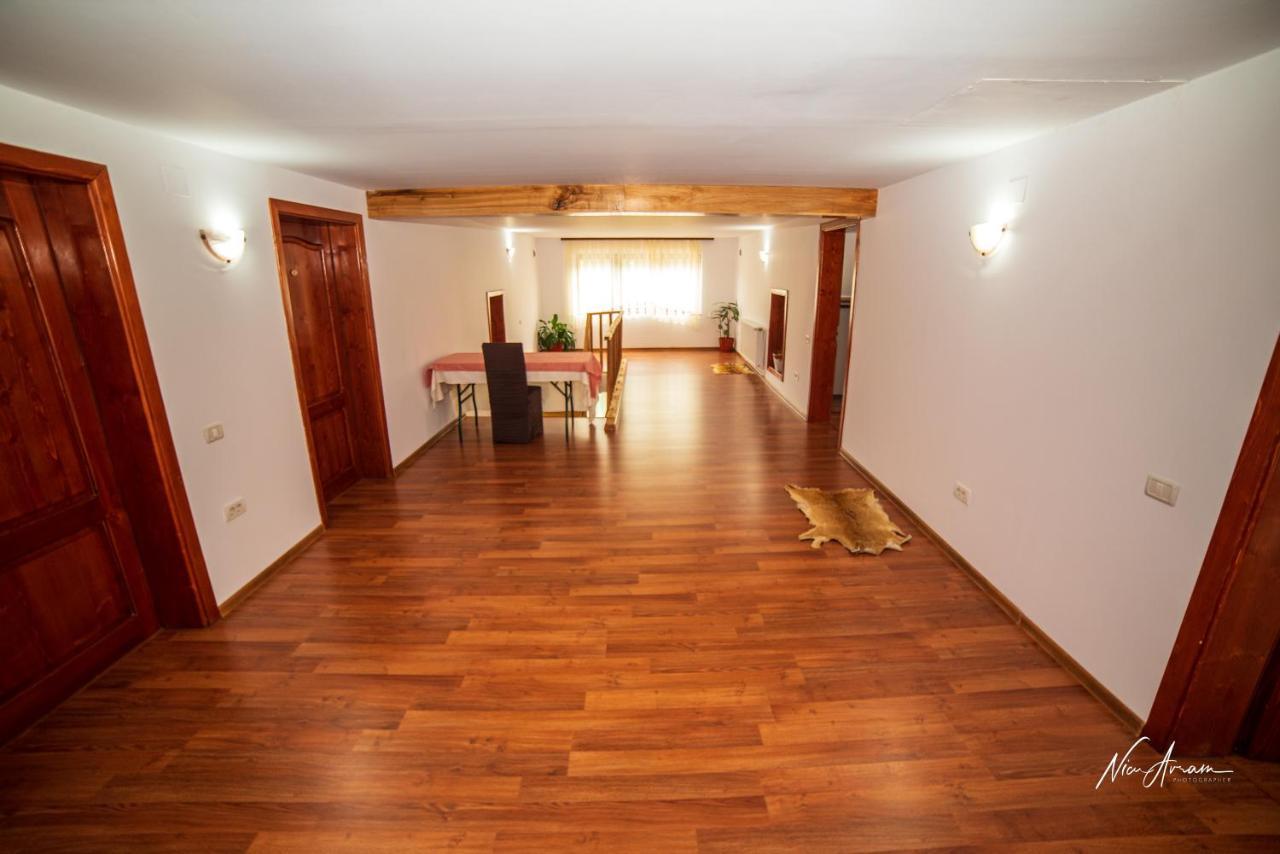 Casa Binu Hotel Arieşeni Buitenkant foto