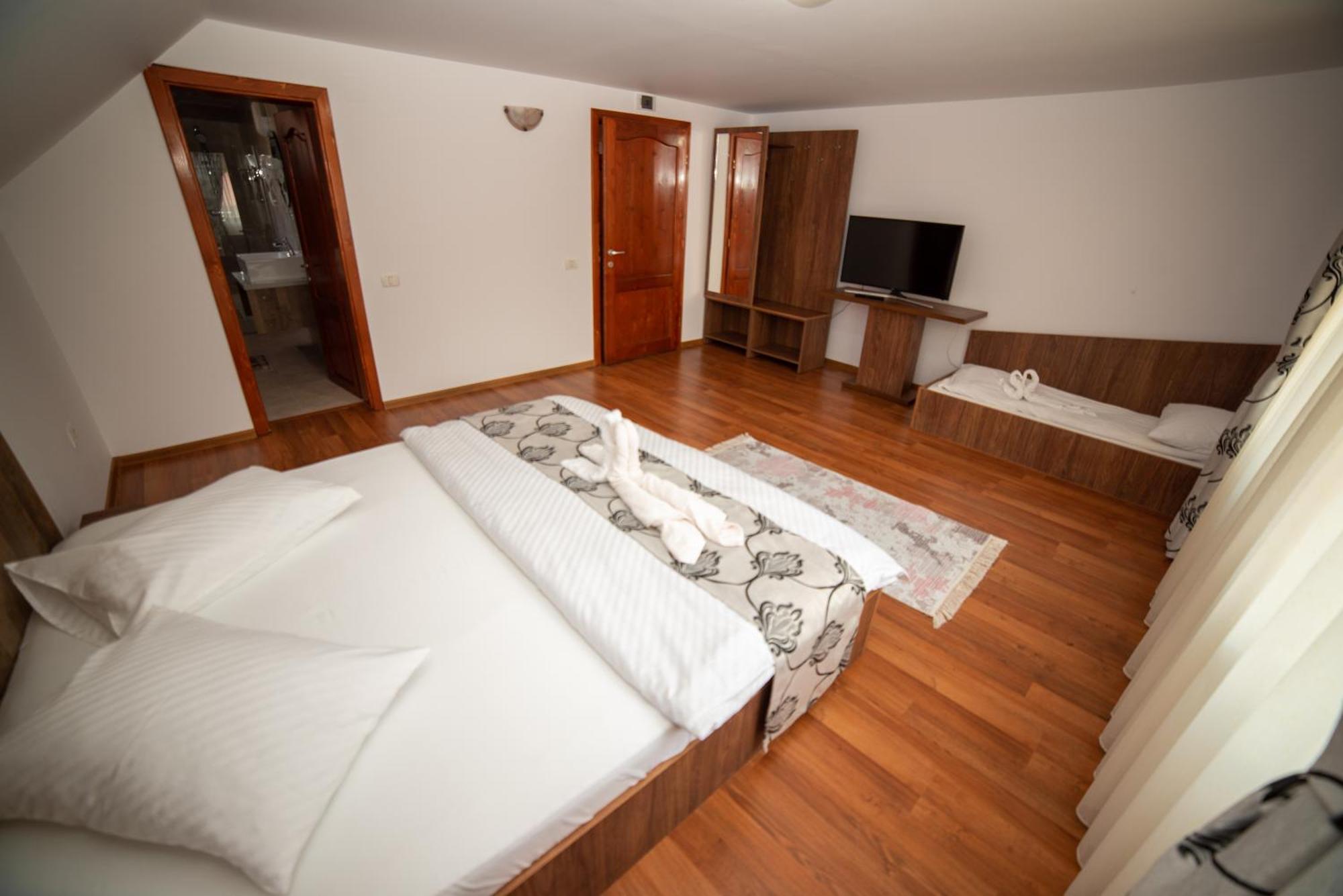 Casa Binu Hotel Arieşeni Buitenkant foto