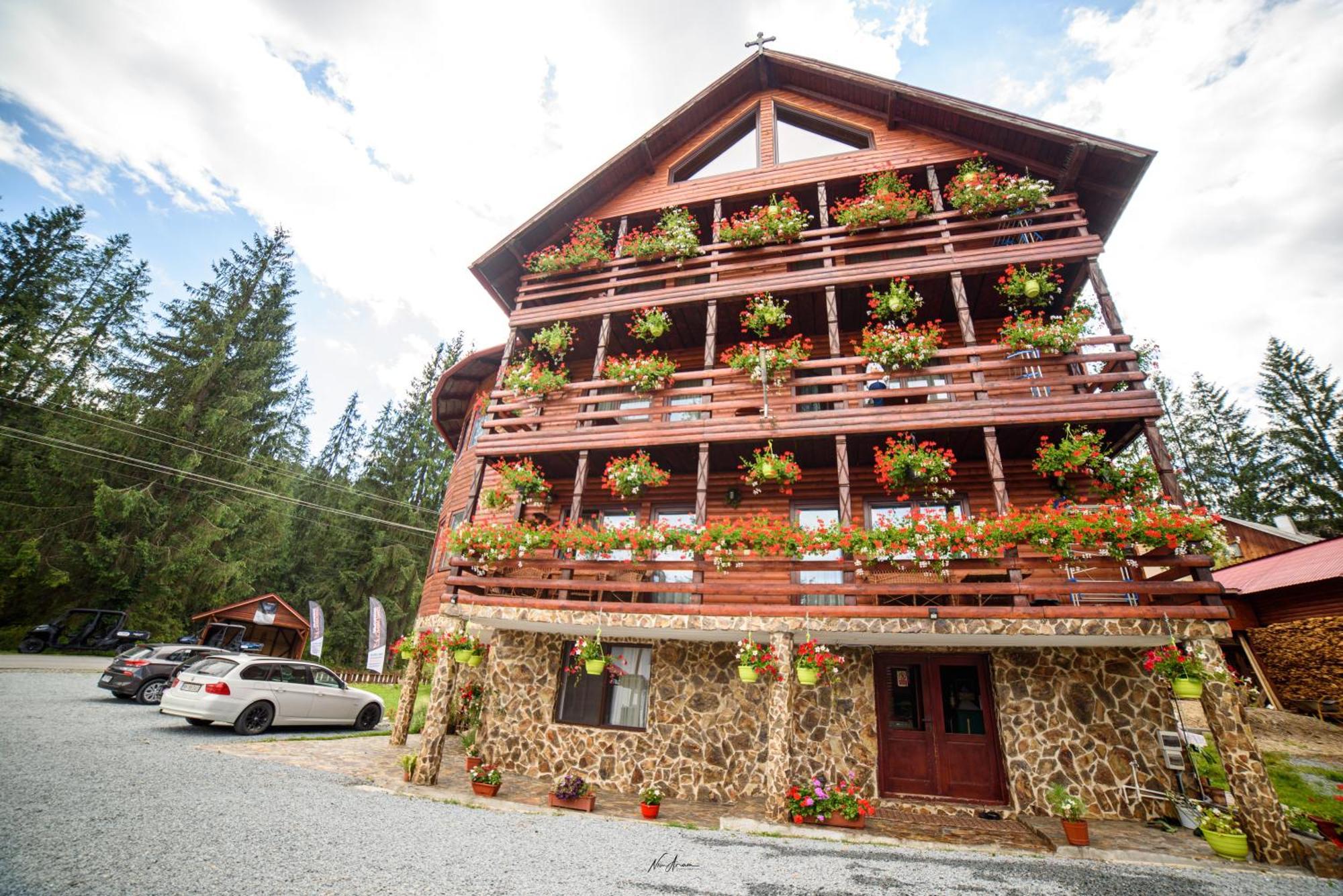 Casa Binu Hotel Arieşeni Buitenkant foto