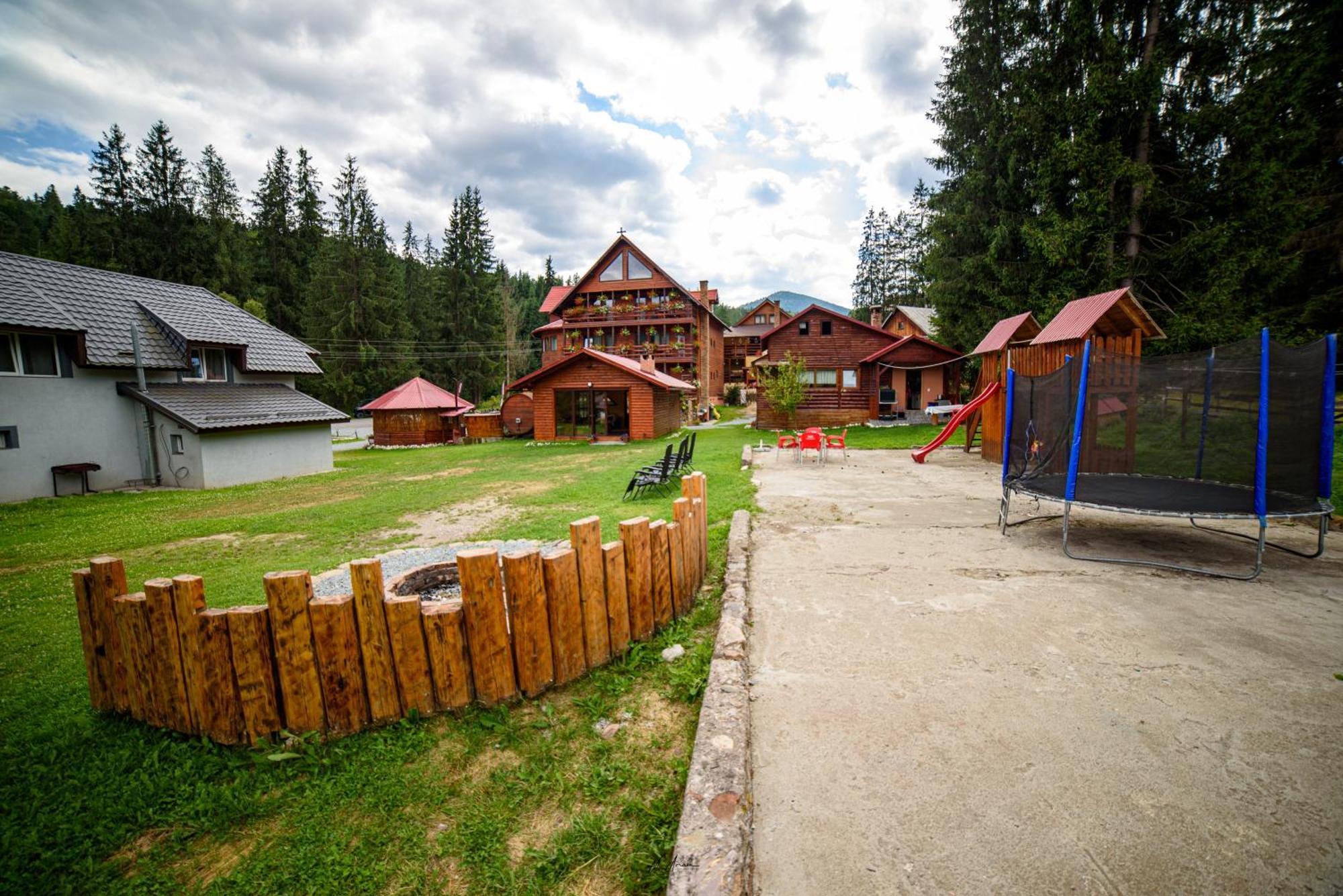 Casa Binu Hotel Arieşeni Buitenkant foto
