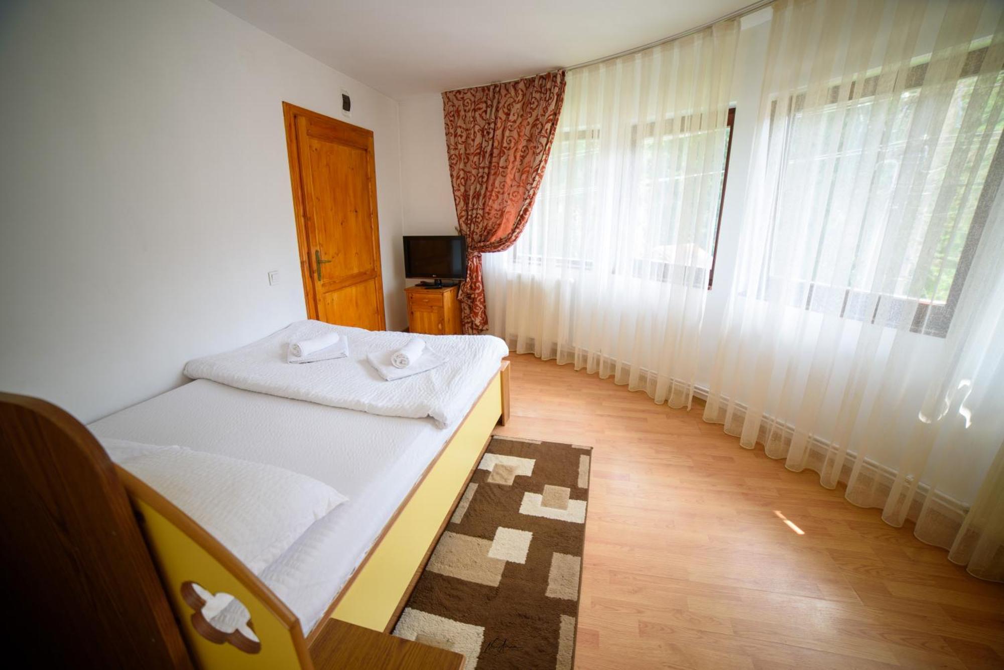 Casa Binu Hotel Arieşeni Buitenkant foto