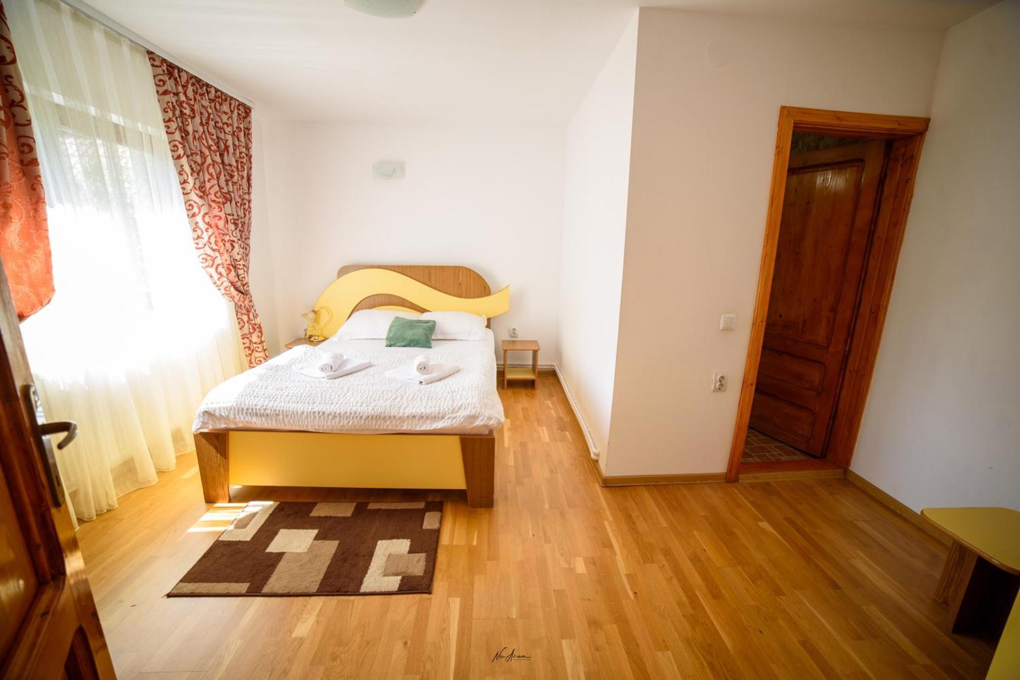 Casa Binu Hotel Arieşeni Buitenkant foto