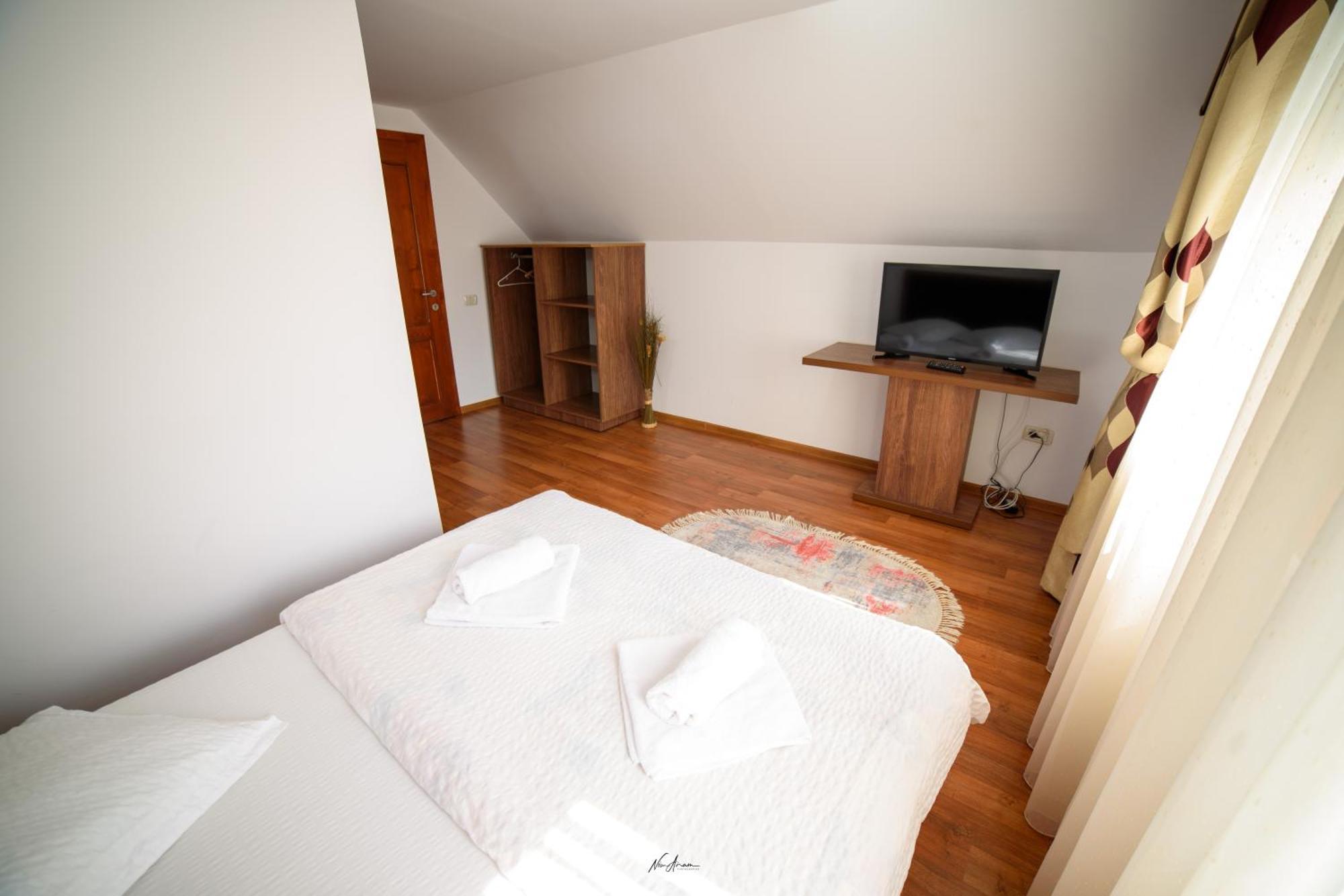 Casa Binu Hotel Arieşeni Buitenkant foto